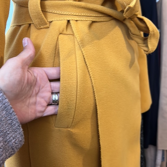 Gorgeous mustard yellow, light weight jacket!! In Size M - Picture 6 of 16